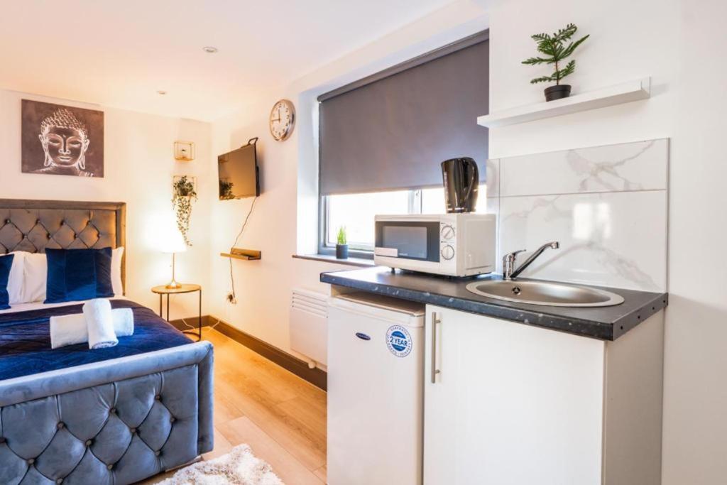 Heathrow Guest House - Oakway Feltham Екстер'єр фото