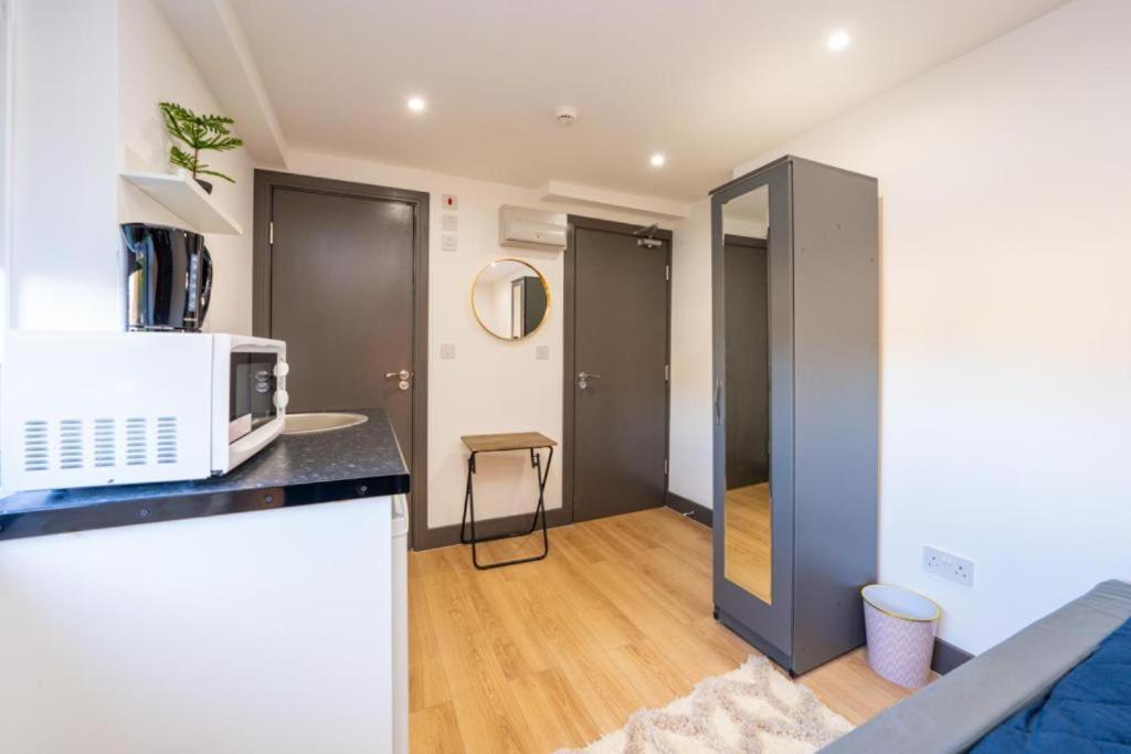 Heathrow Guest House - Oakway Feltham Екстер'єр фото