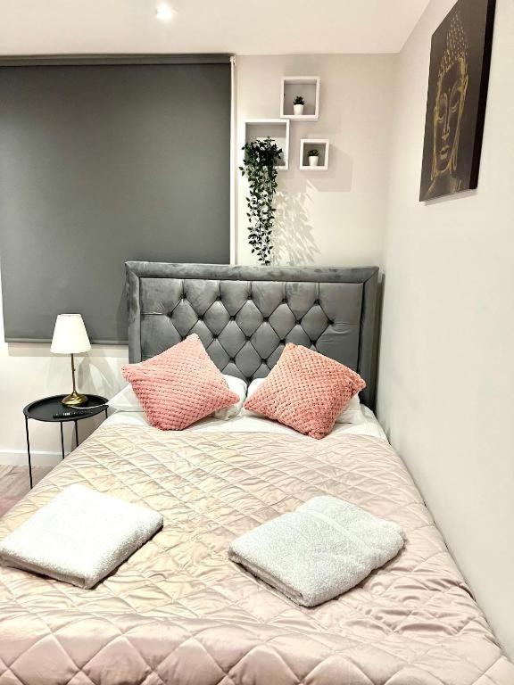 Heathrow Guest House - Oakway Feltham Екстер'єр фото
