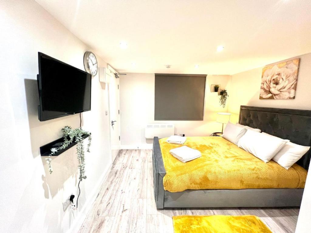 Heathrow Guest House - Oakway Feltham Екстер'єр фото