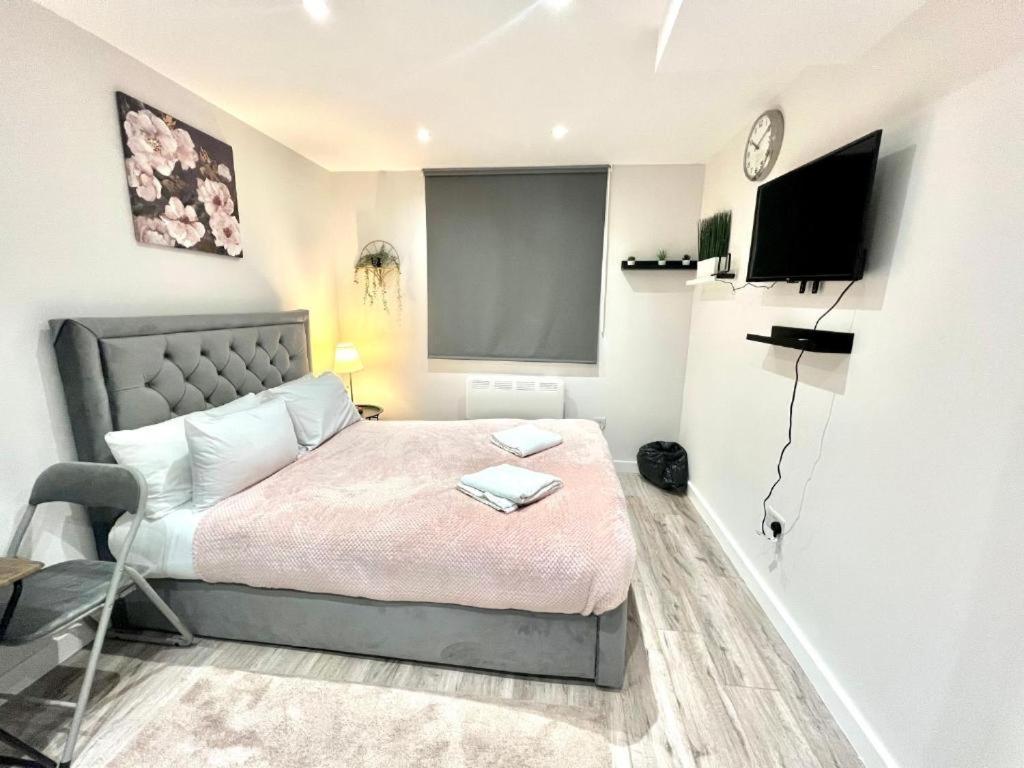 Heathrow Guest House - Oakway Feltham Екстер'єр фото