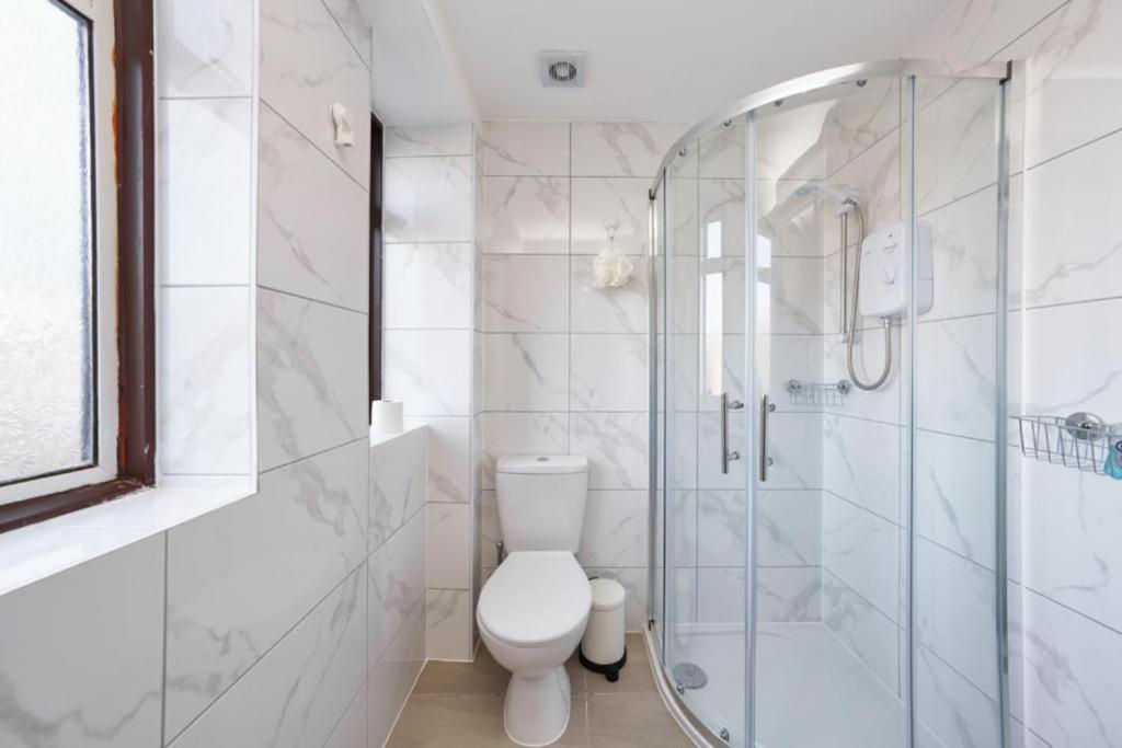 Heathrow Guest House - Oakway Feltham Екстер'єр фото